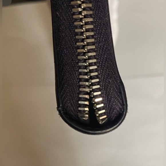 YSL SAINT LAUREN ❤️❤️ ZIP AROUND LONG WALLET BLACK WITH METAL HARDWARE YSL LOGO - Picture 9 of 15